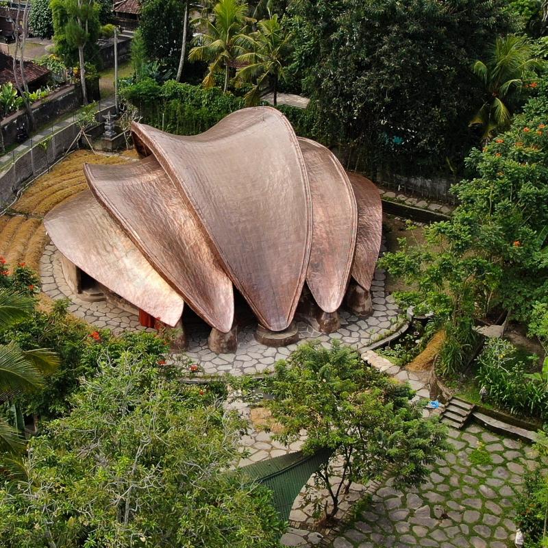 Крыша из бамбуковых лепестков