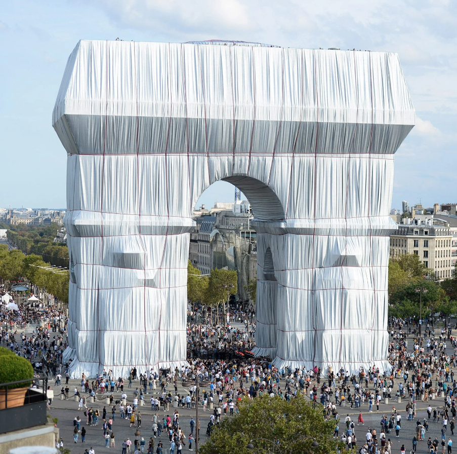 «Завёрнутая» Триумфальная арка, Франция