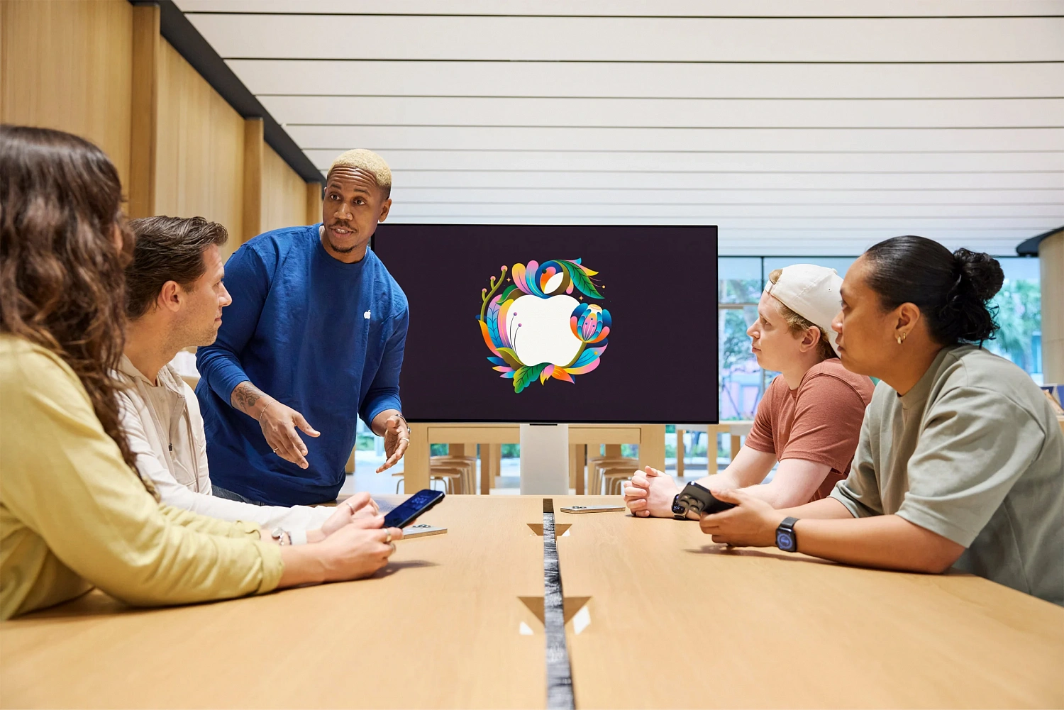 Apple представляет первый магазин Apple Store из массива древесины в Майами